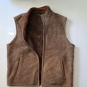 PAUL STUART  100% sheepskin vest size Large Made In Turkey